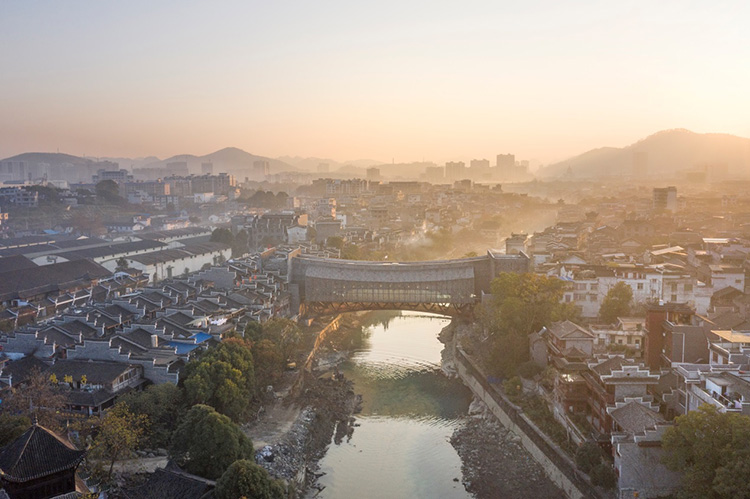 20230719213609.jpg 4吉首美術館1.jpg